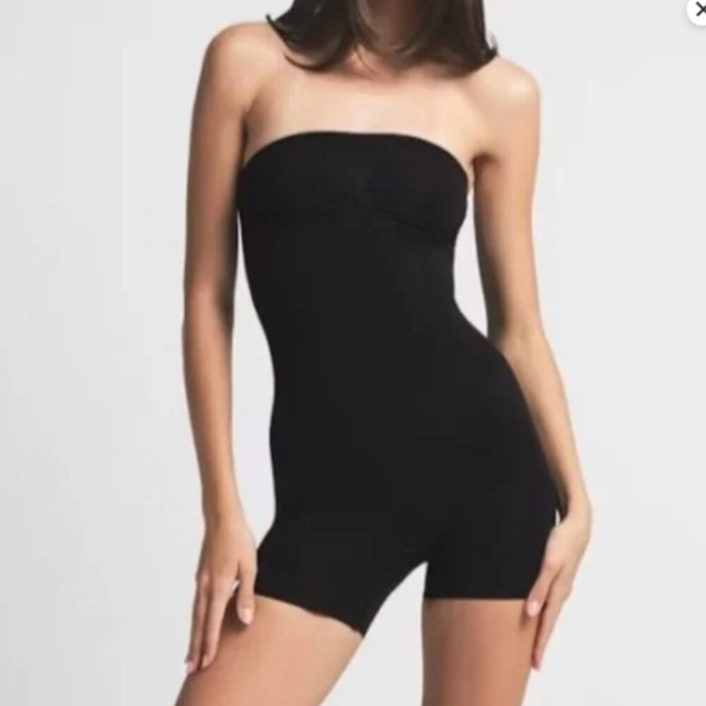 SKIMS Seamless Sculpt Mid Thigh Short Bodysuit Small Black Onyx FLAW - Picture 1 of 9
